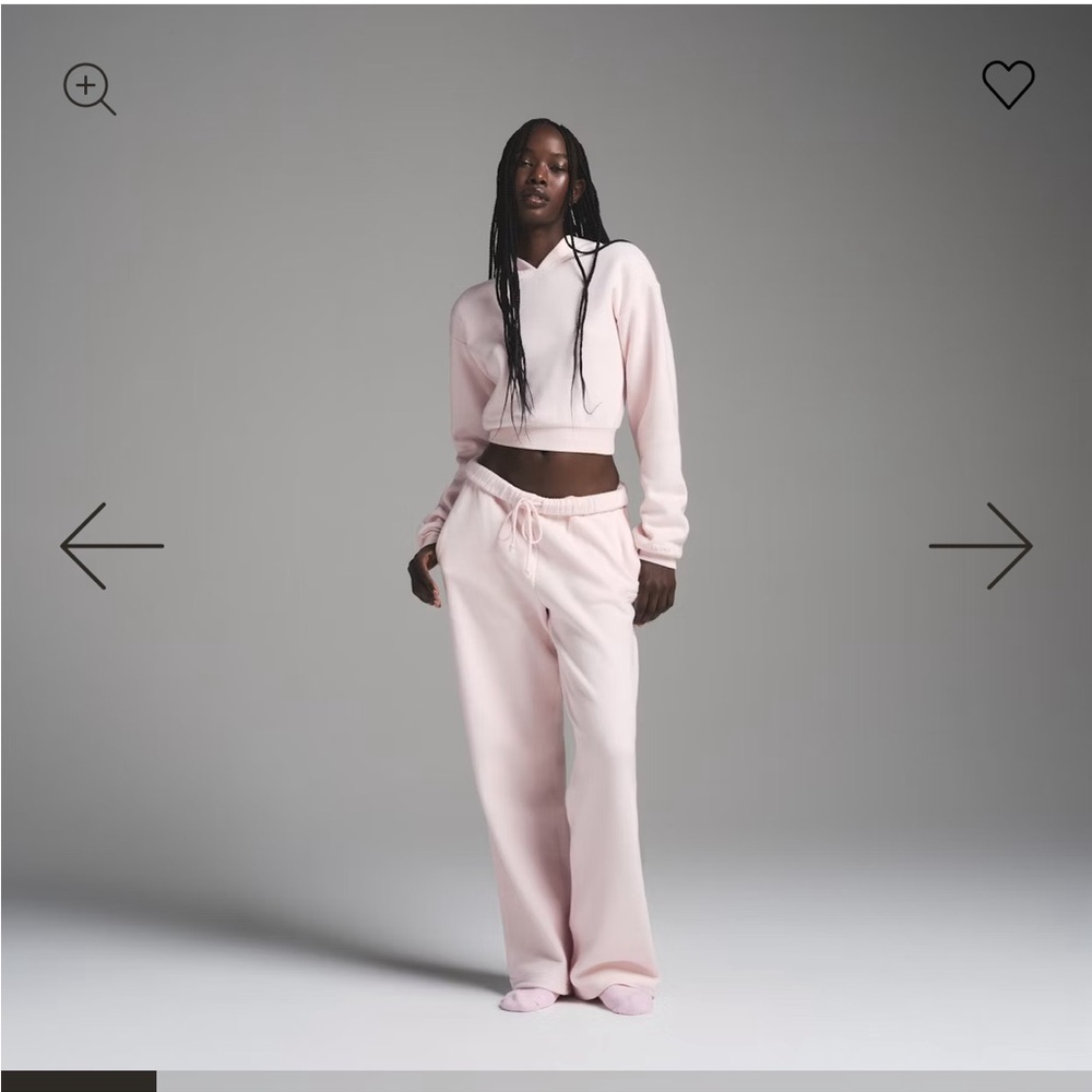 SKIMS Cotton Fleece SHRUNKEN HOODIE - Picture 2 of 5